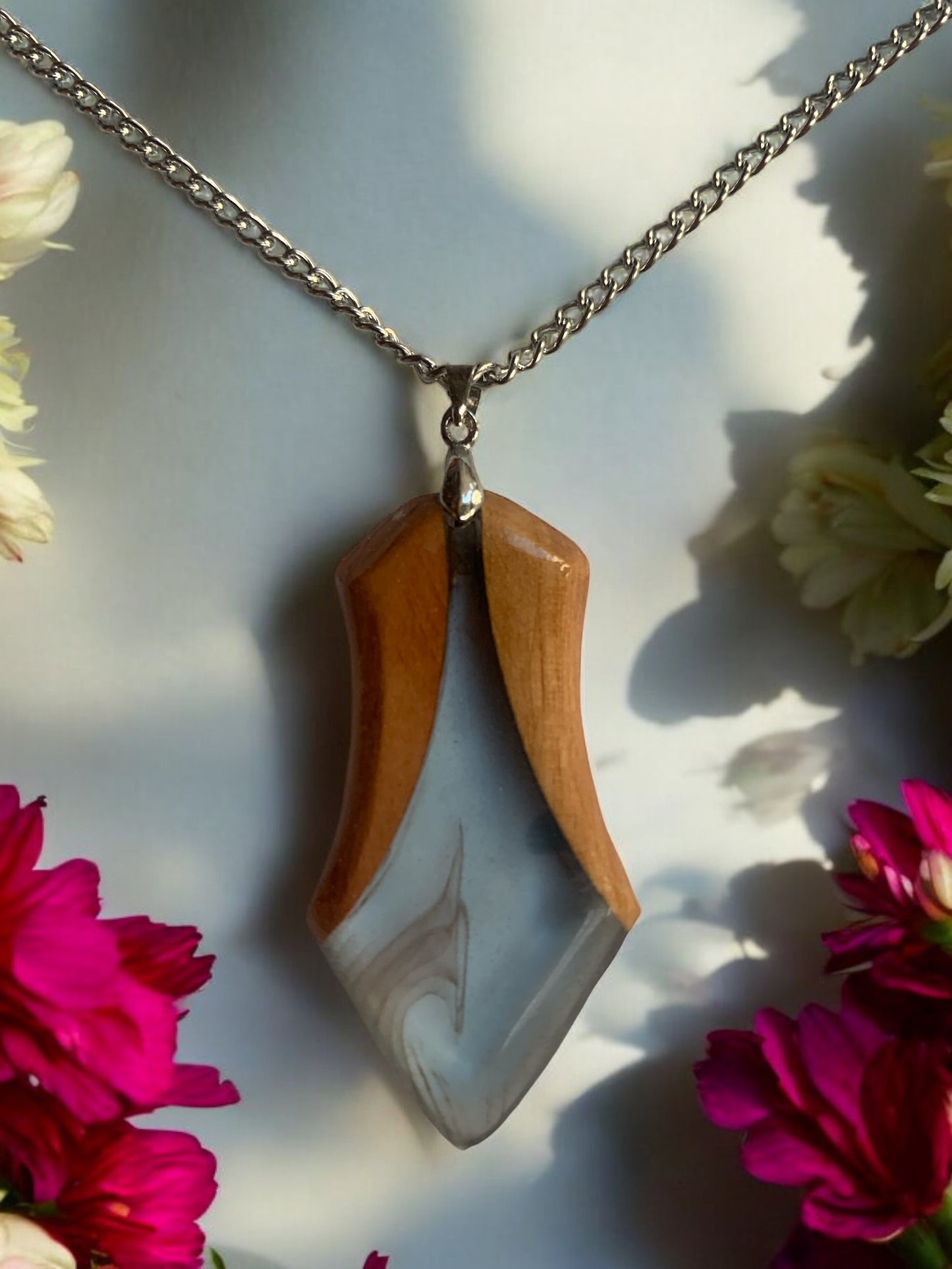 Sublimez votre style avec nos colliers faits main !