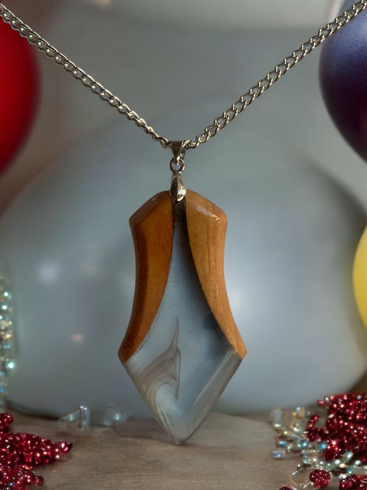 Sublimez votre style avec nos colliers faits main !