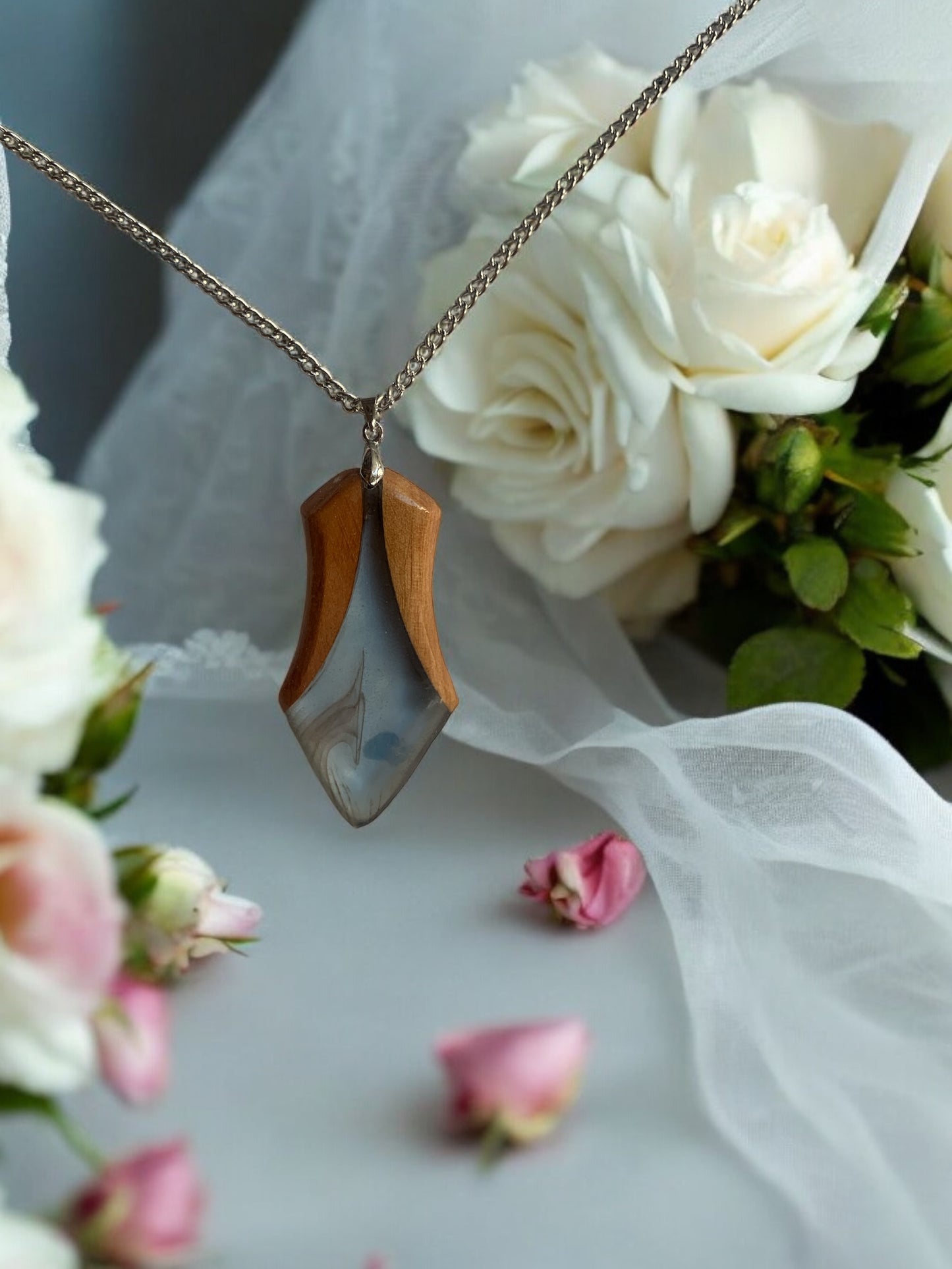 Sublimez votre style avec nos colliers faits main !