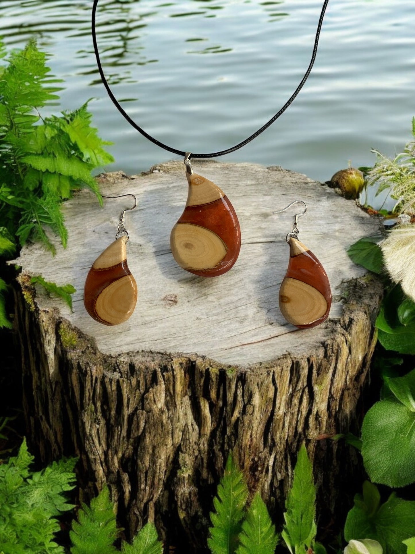 Bijoux en Bois et Résine, Faits Main avec Passion.