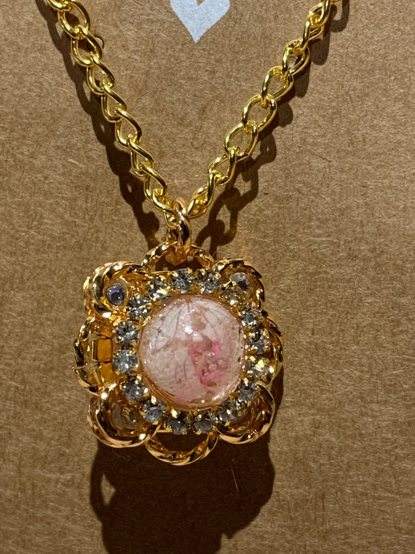 Collier Fait Main – Doré avec Pierre Rose Unique