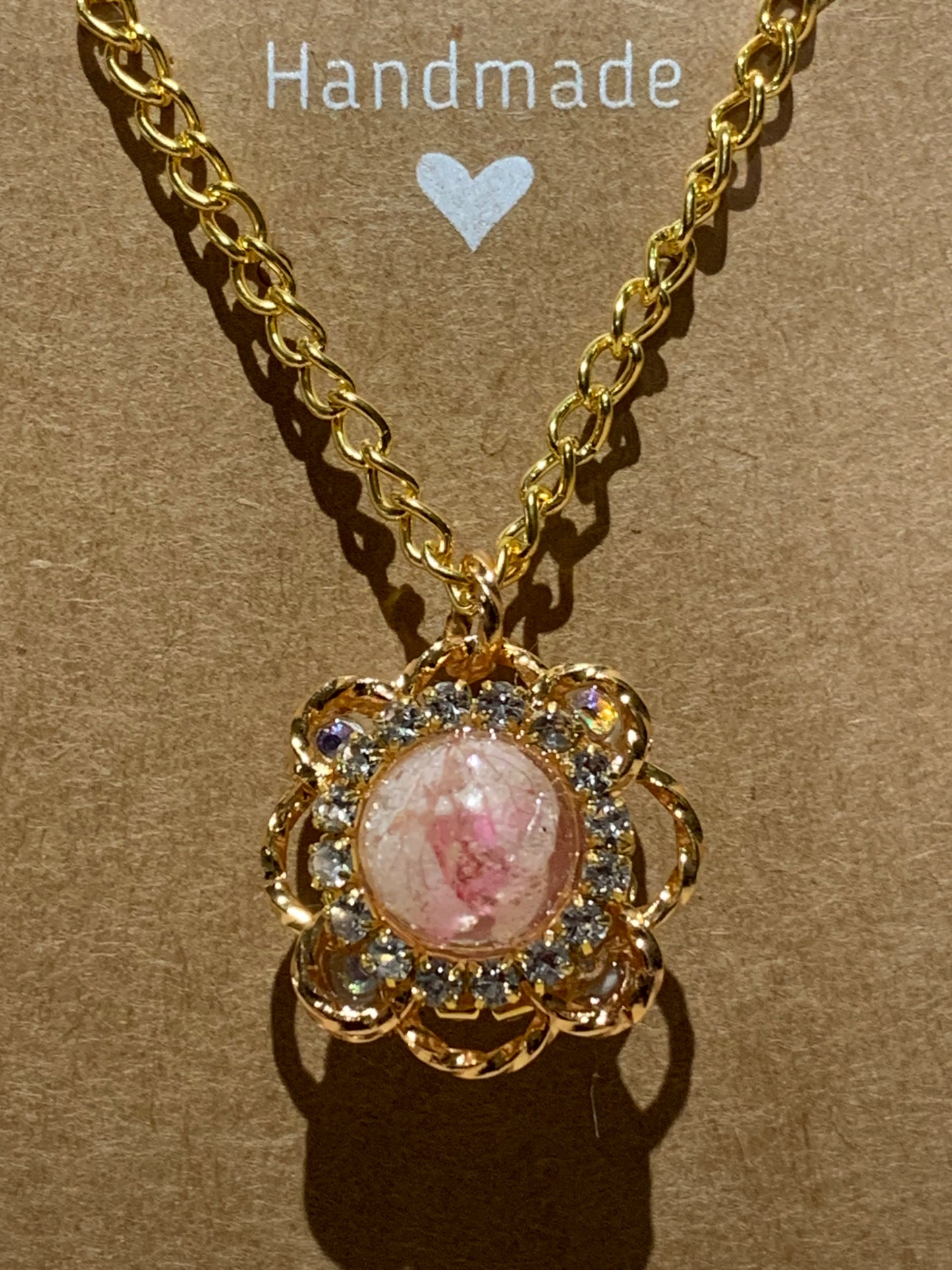 Collier Fait Main – Doré avec Pierre Rose Unique