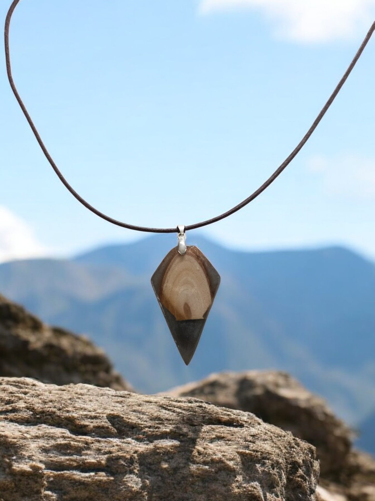 Collier en Résine et Bois "L'Âme de la Forêt" - Création Artisanale - Créafun77