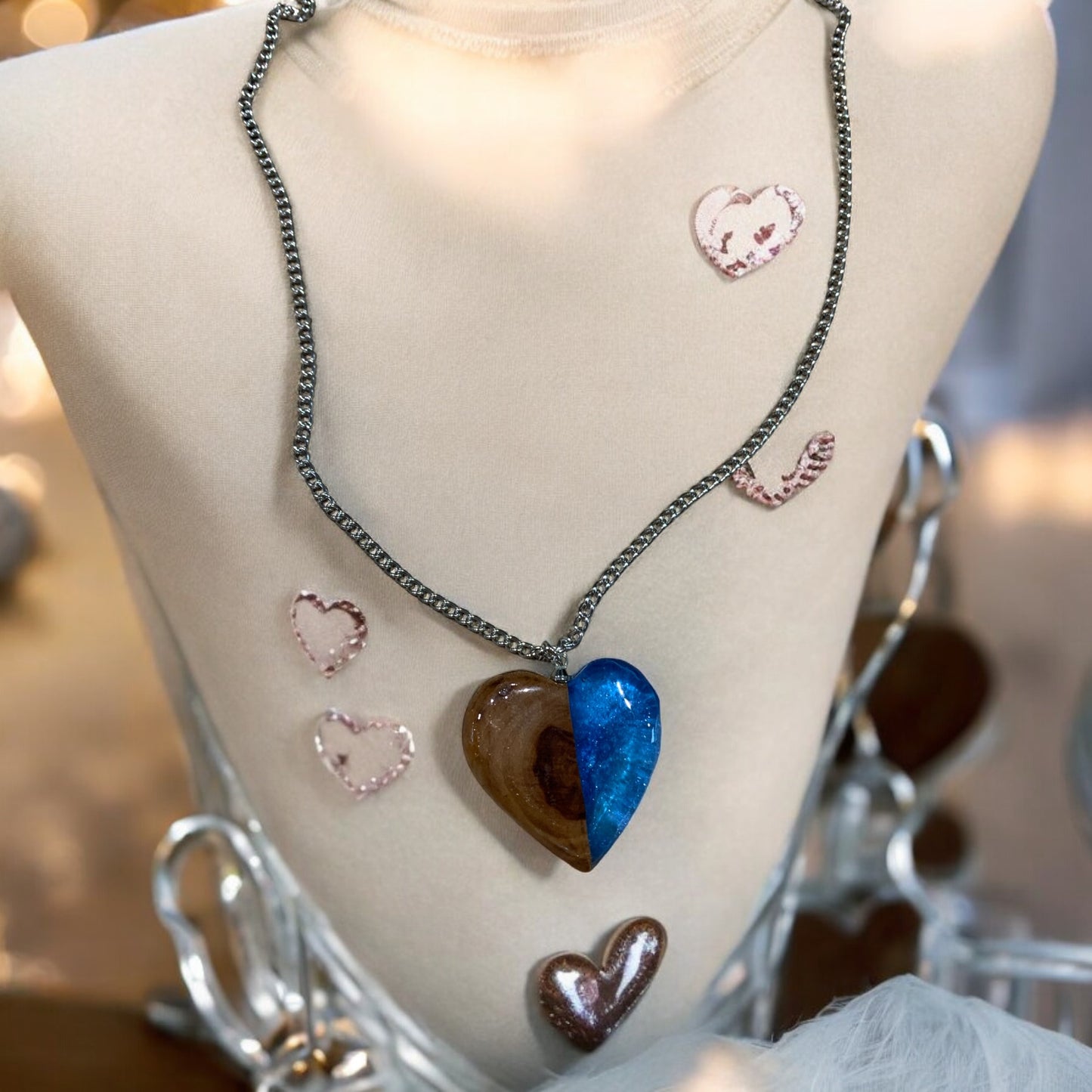 Collier Cœur en Bois et Résine | Création Artisanale et Unique