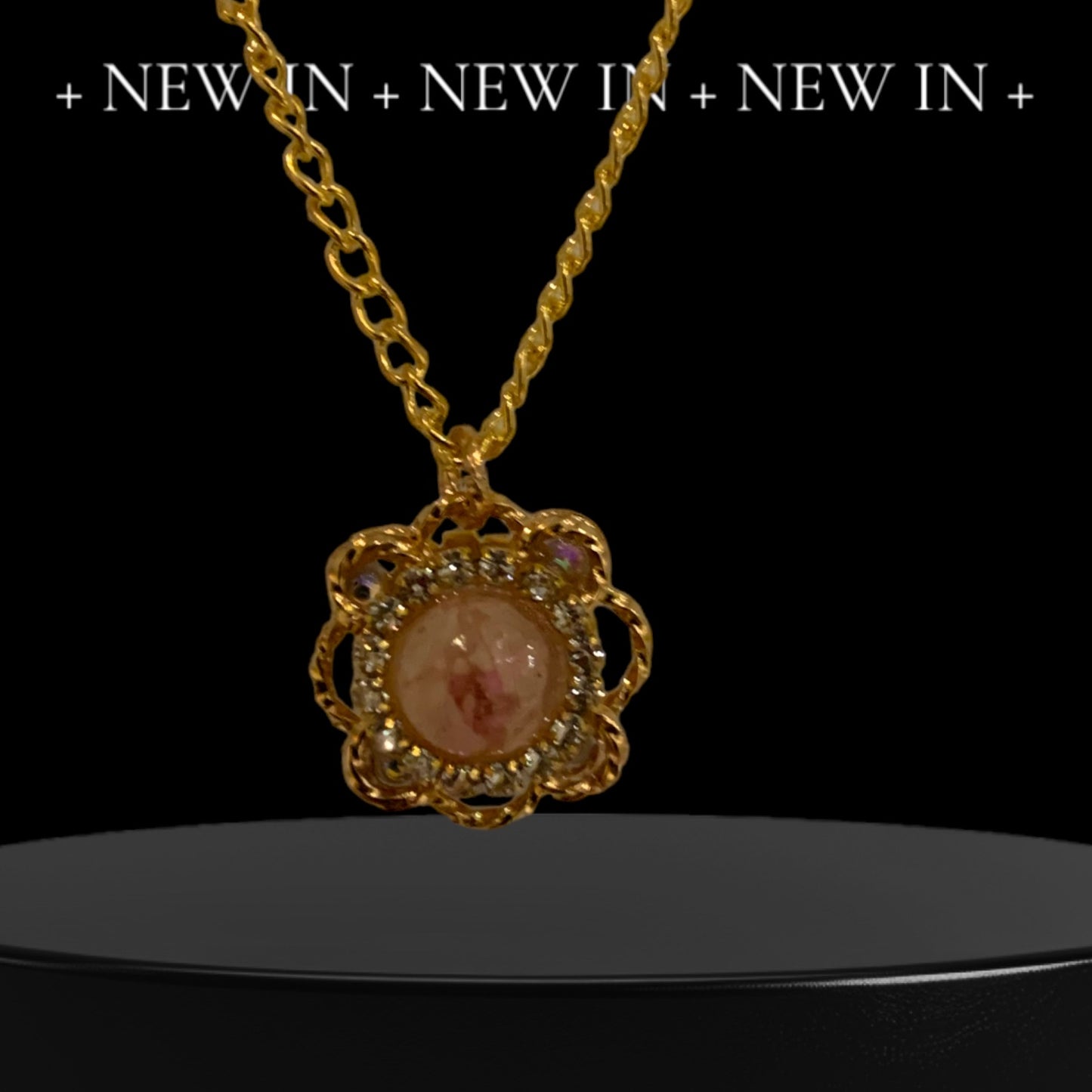 Collier Fait Main – Doré avec Pierre Rose Unique