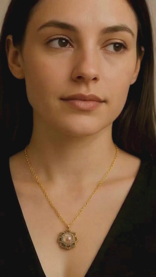 Collier Fait Main – Doré avec Pierre Rose Unique