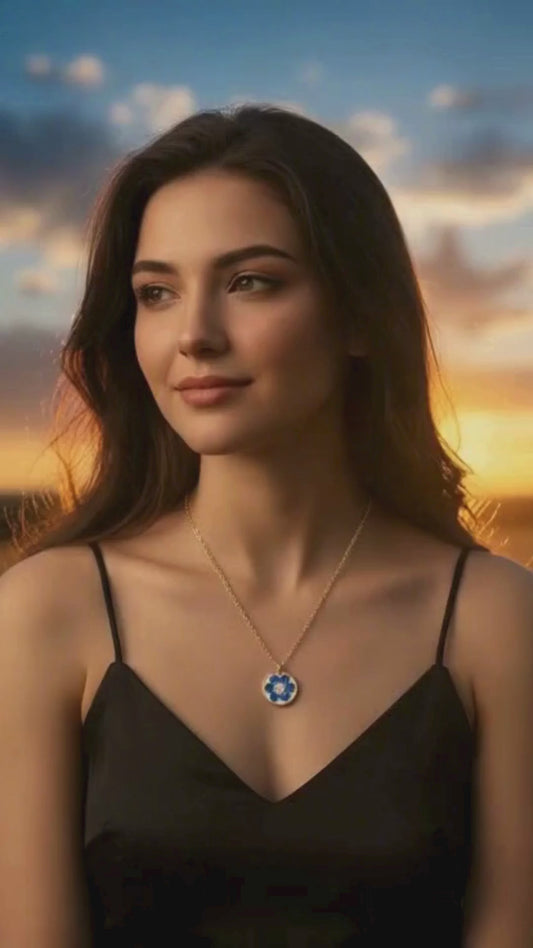 Collier "Fleur Azur" – Élégance Dorée et Pendentif Délicat
